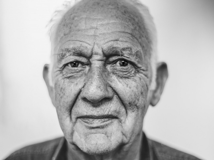 How to photograph old people
